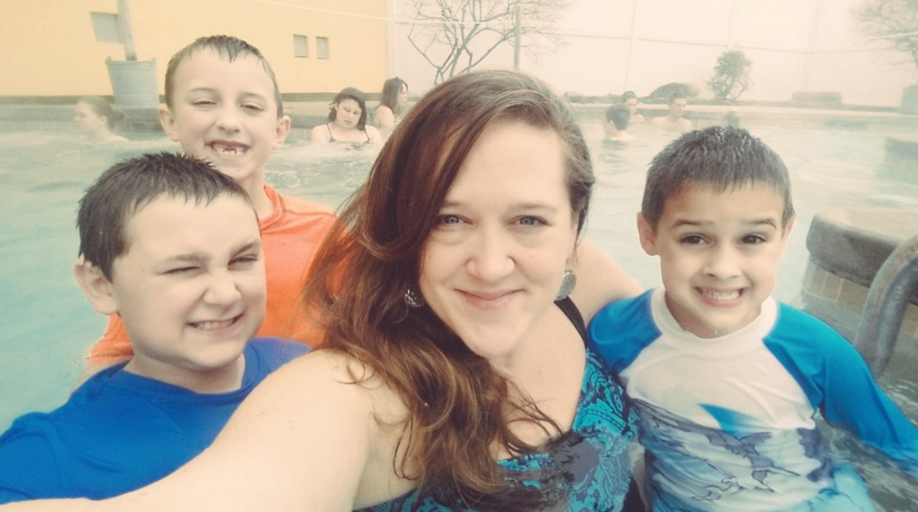 castaway bay review hot tub